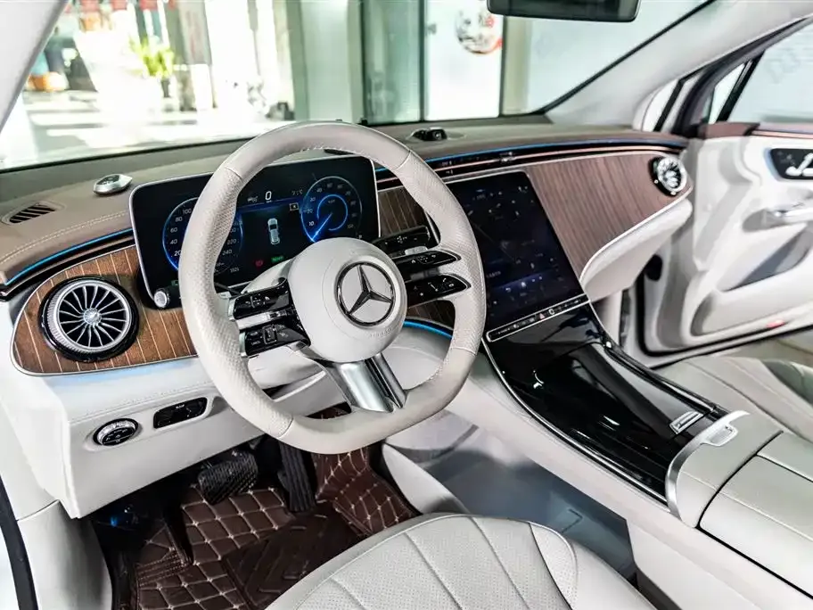 Mercedes-Benz EQE SUV — фото 8