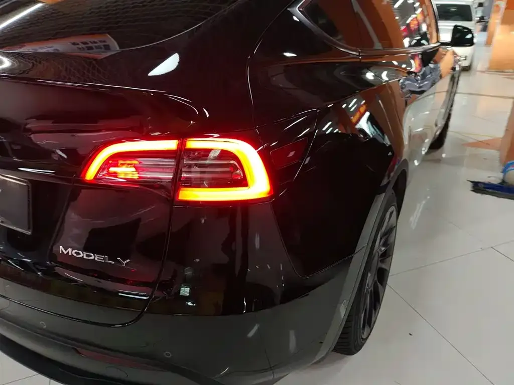 Tesla Model Y — фото 7
