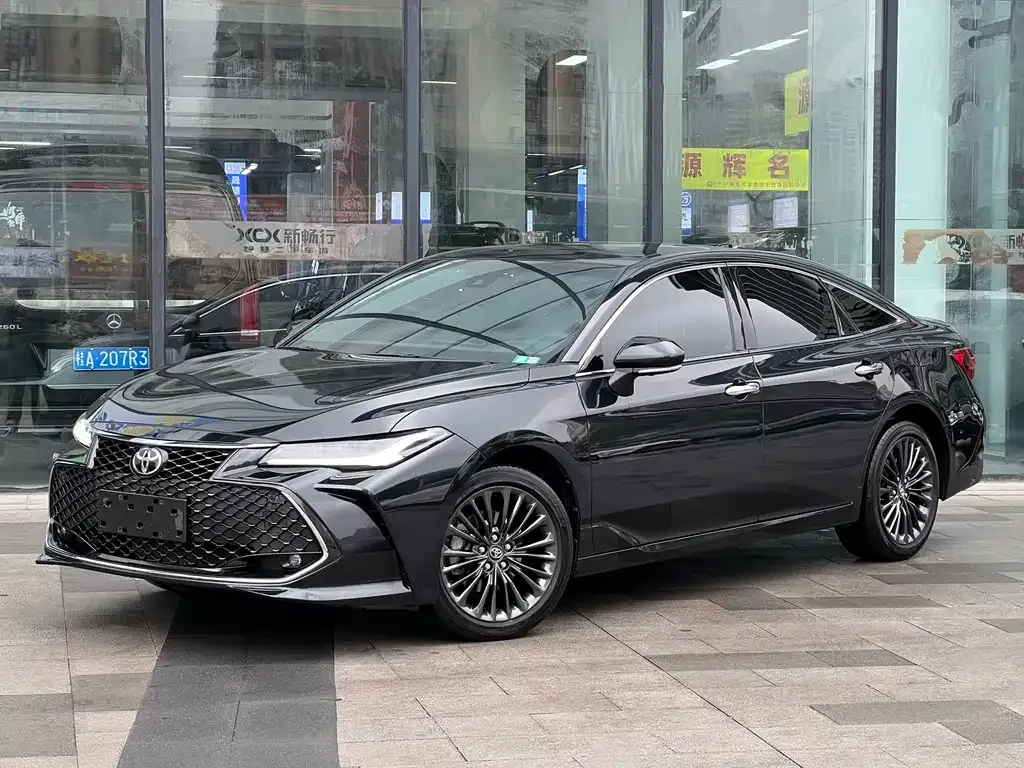 Toyota Avalon — фото 1