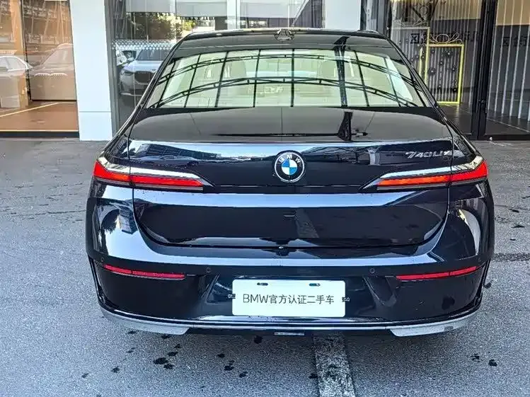 BMW 7 Series — фото 10