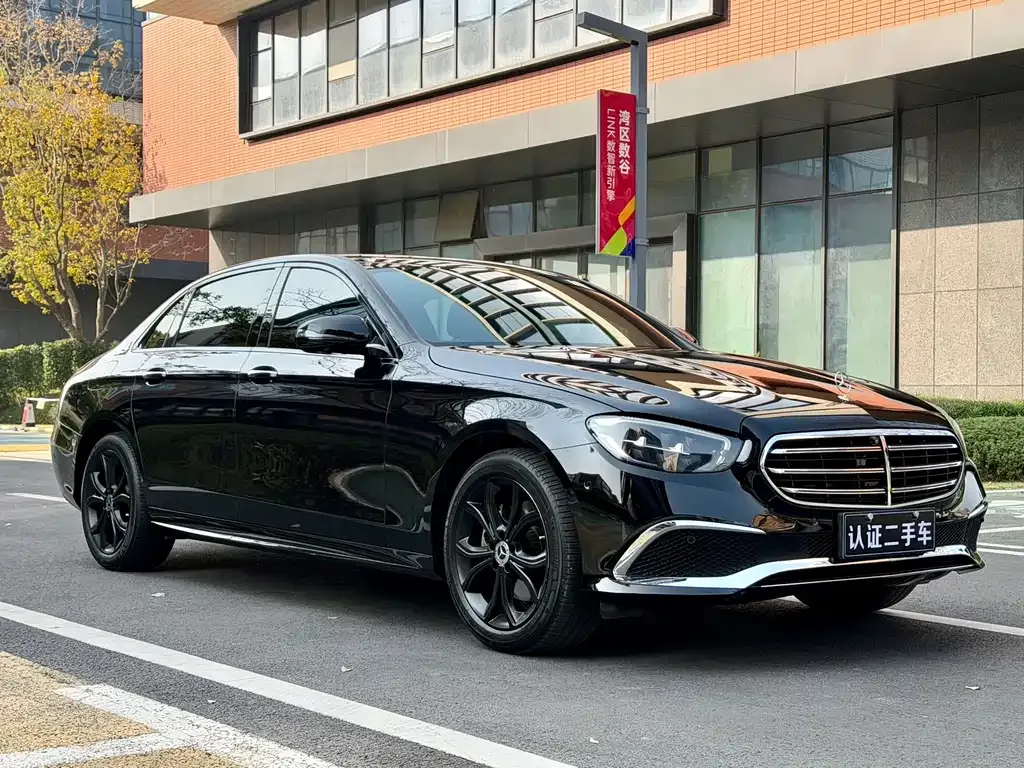 Mercedes-Benz E-Class — фото 2