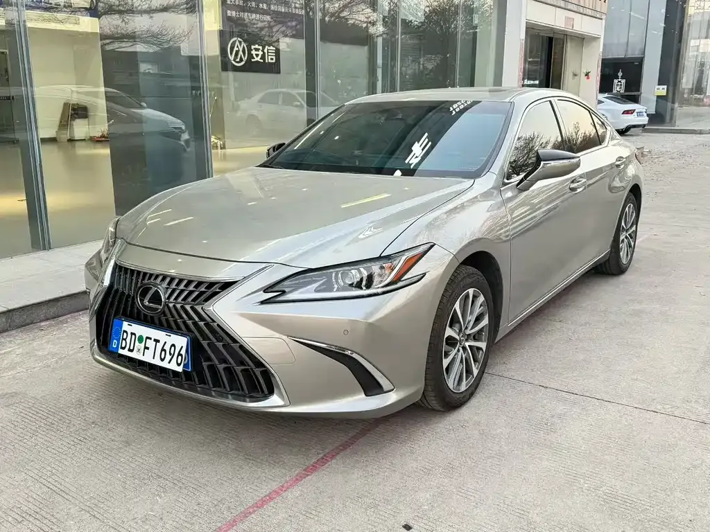 Lexus ES — фото 1
