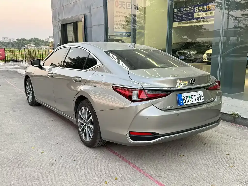 Lexus ES — фото 3