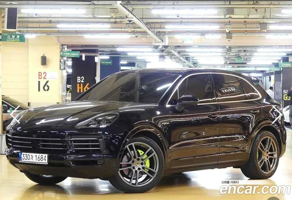 Porsche Cayenne — фото 1