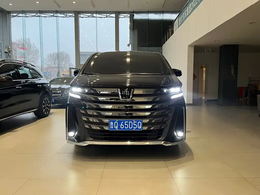 Toyota Vellfire — фото 8