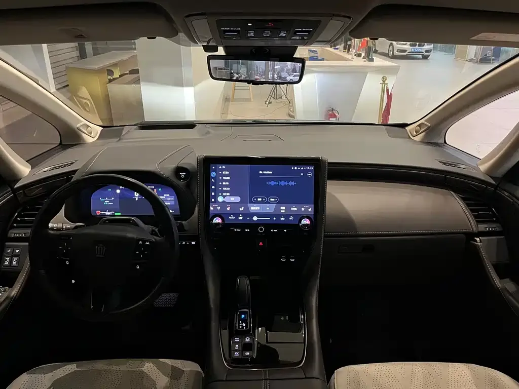 Toyota Vellfire — фото 10