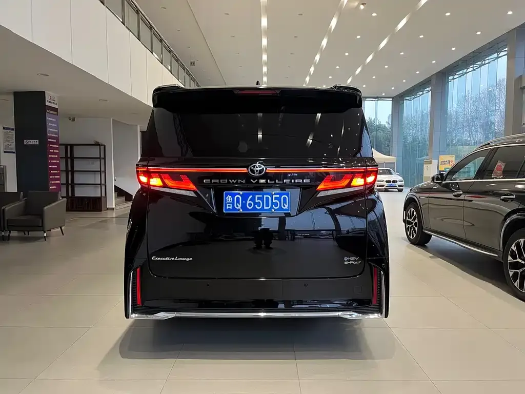 Toyota Vellfire — фото 4