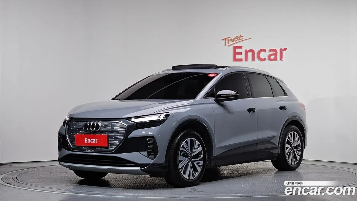 Audi Q4 e-tron — фото 1