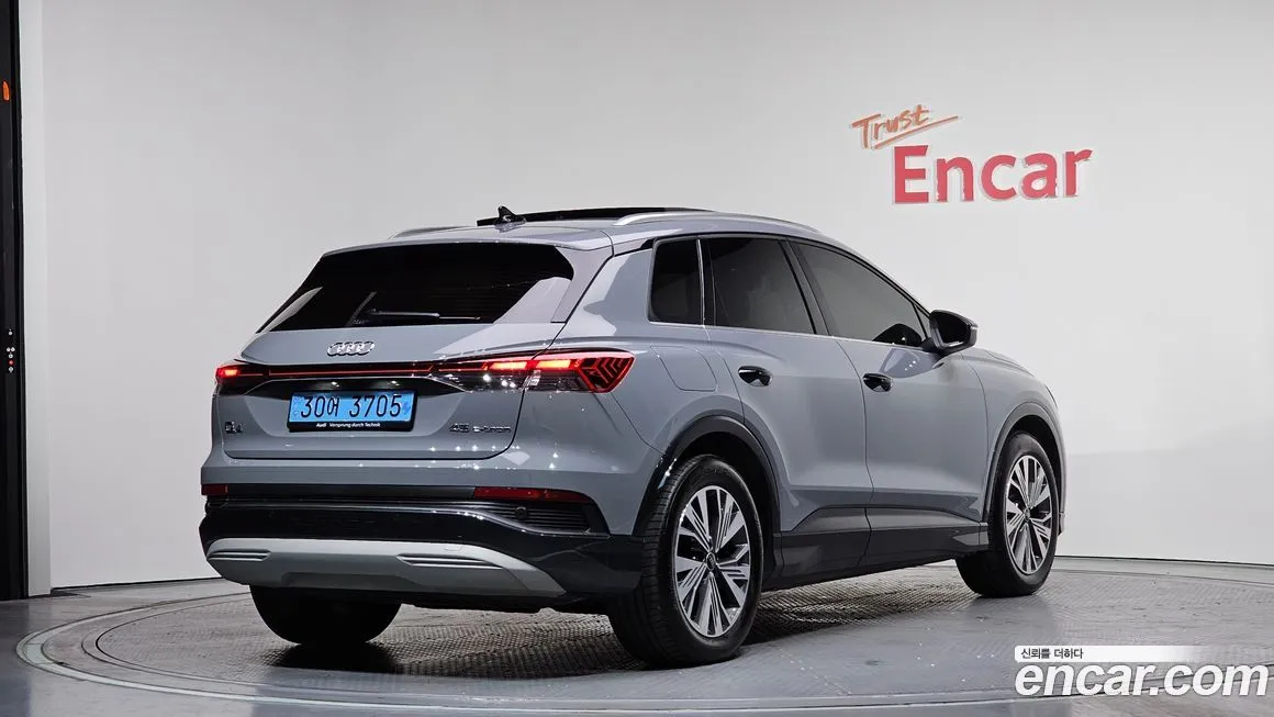 Audi Q4 e-tron — фото 4