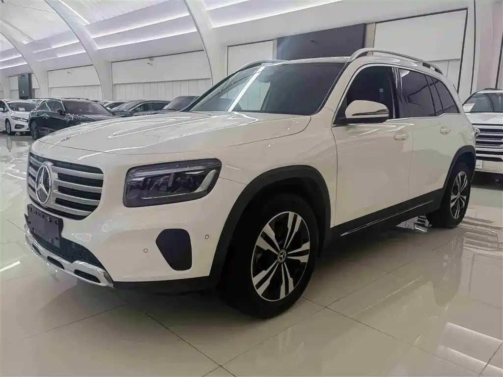 Mercedes-Benz GLB — фото 1