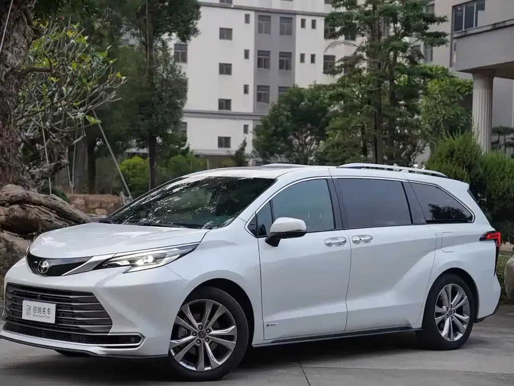 Toyota Sienna — фото 10