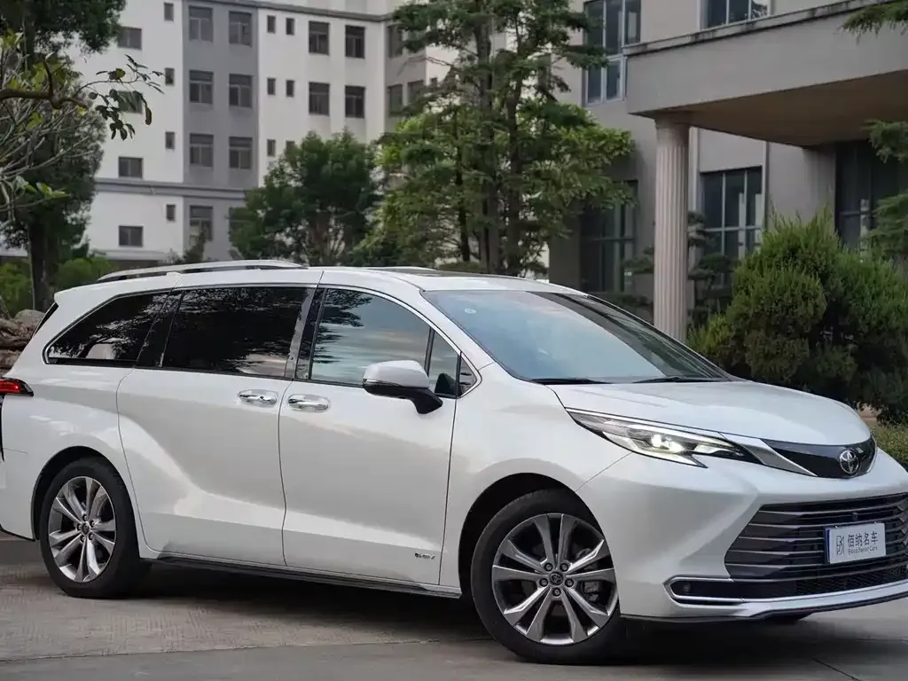 Toyota Sienna — фото 6