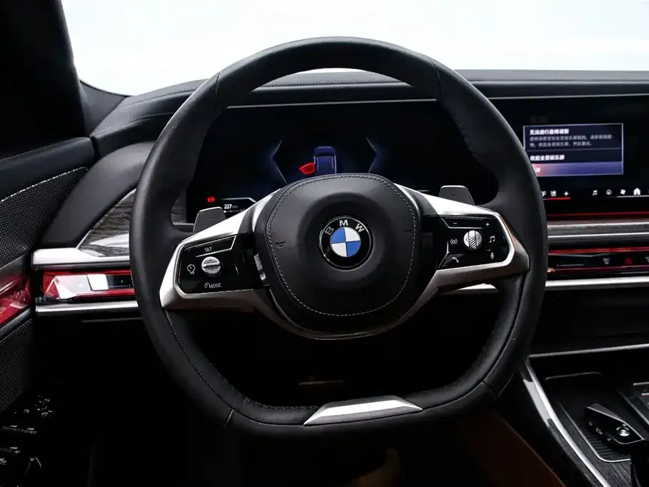 BMW 7 Series — фото 9
