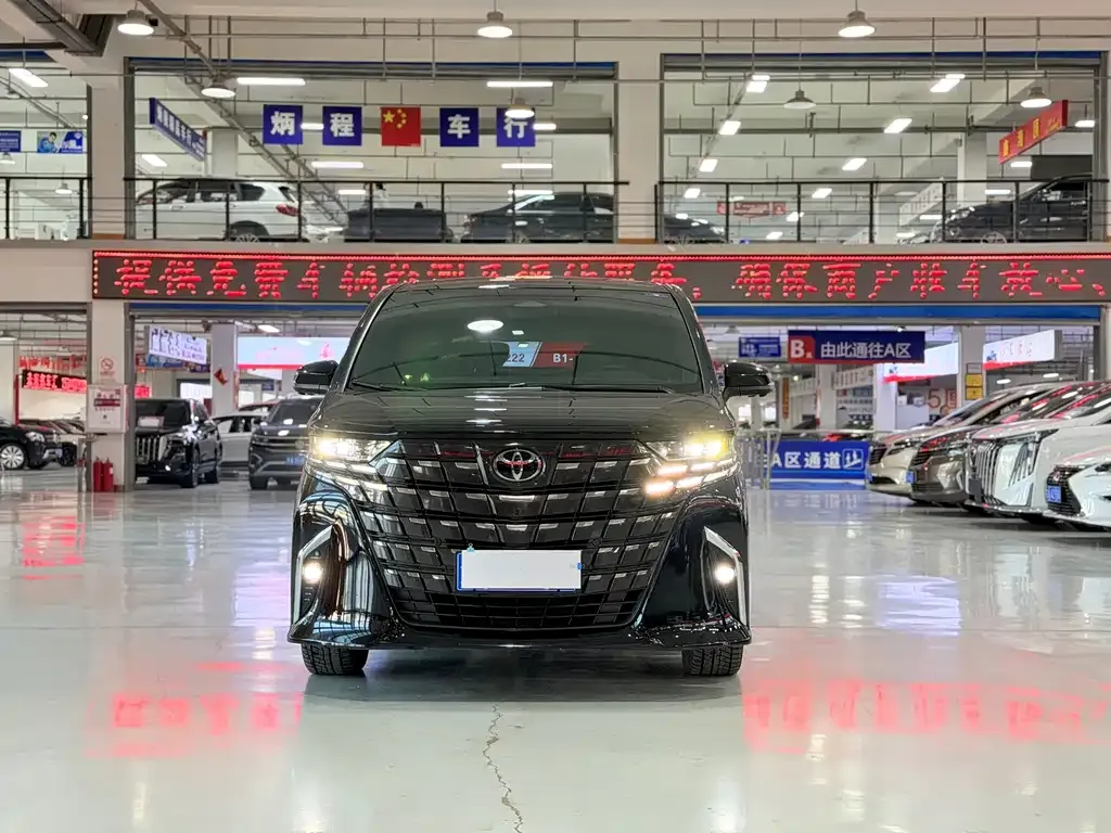 Toyota Alphard — фото 4