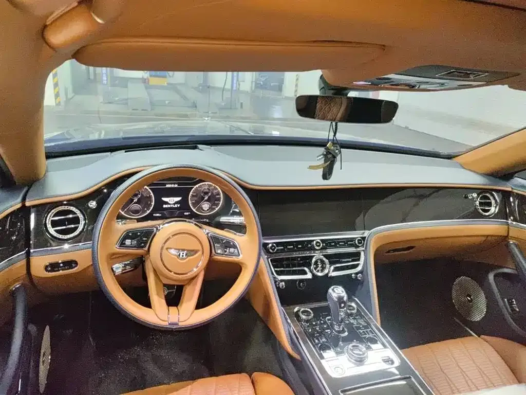 Bentley Flying Spur — фото 6