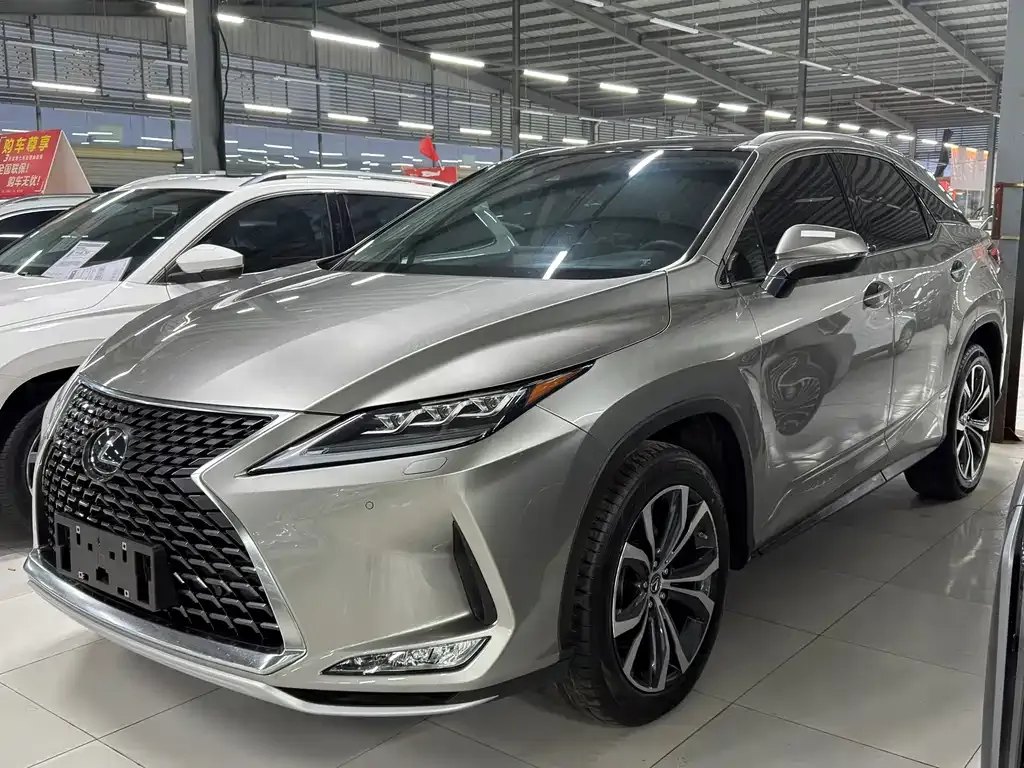 Lexus RX — фото 1