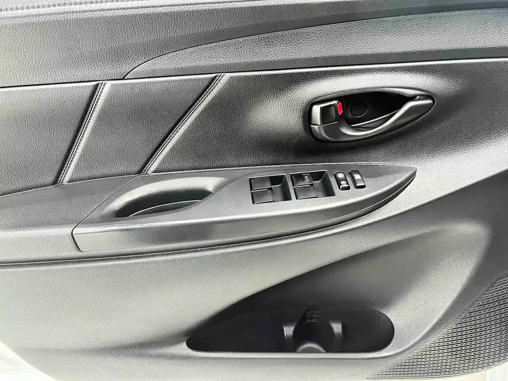 Toyota Vios — фото 9