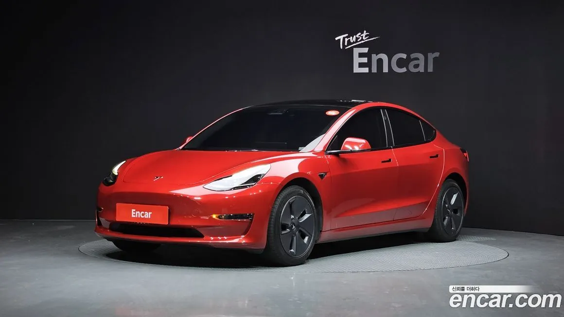 Tesla Model 3 — фото 1