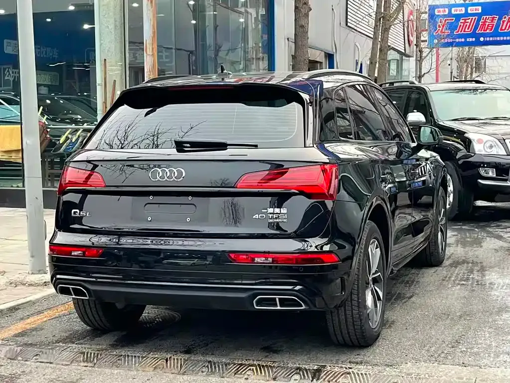 Audi Q5L — фото 10