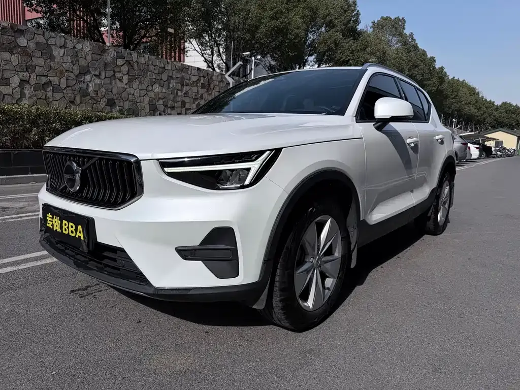 Volvo XC40 — фото 1