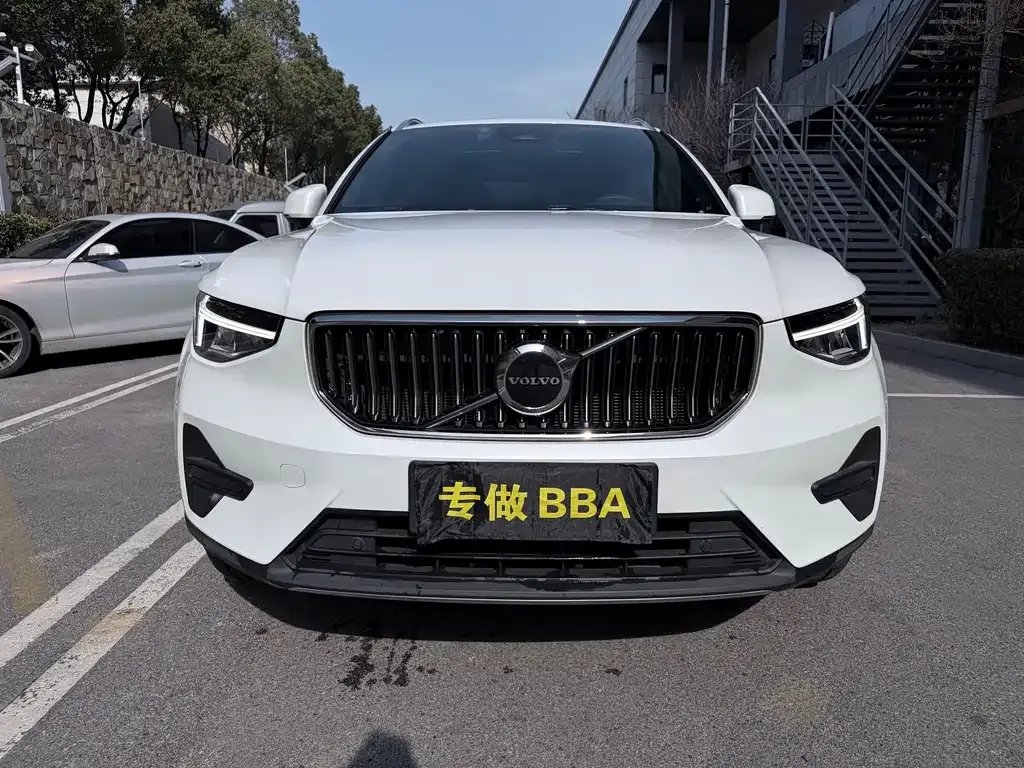 Volvo XC40 — фото 7