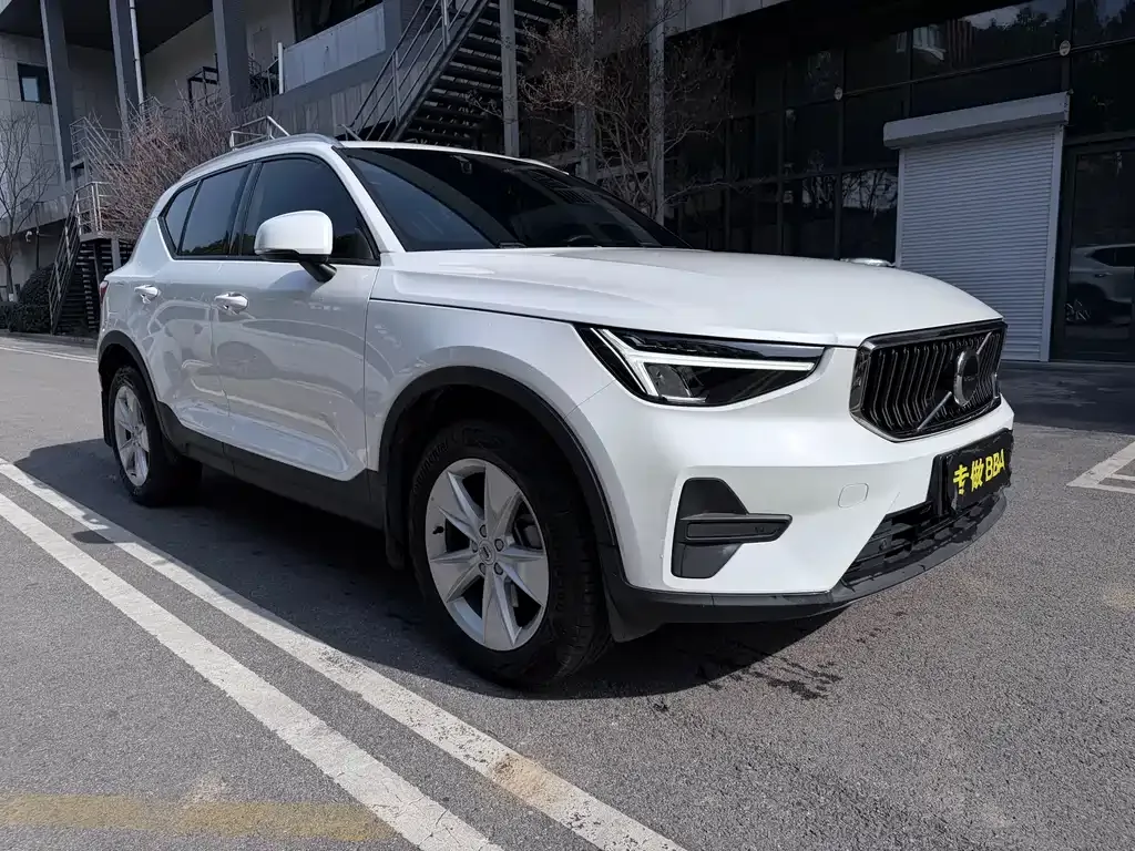 Volvo XC40 — фото 10
