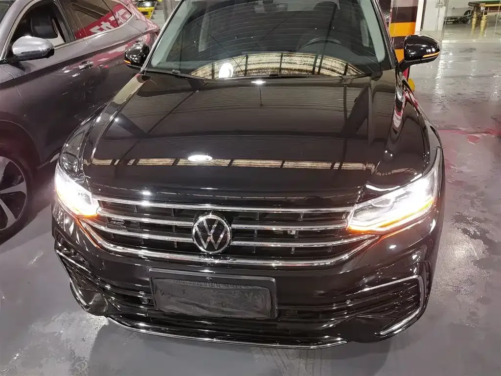 Volkswagen Tiguan L — фото 9
