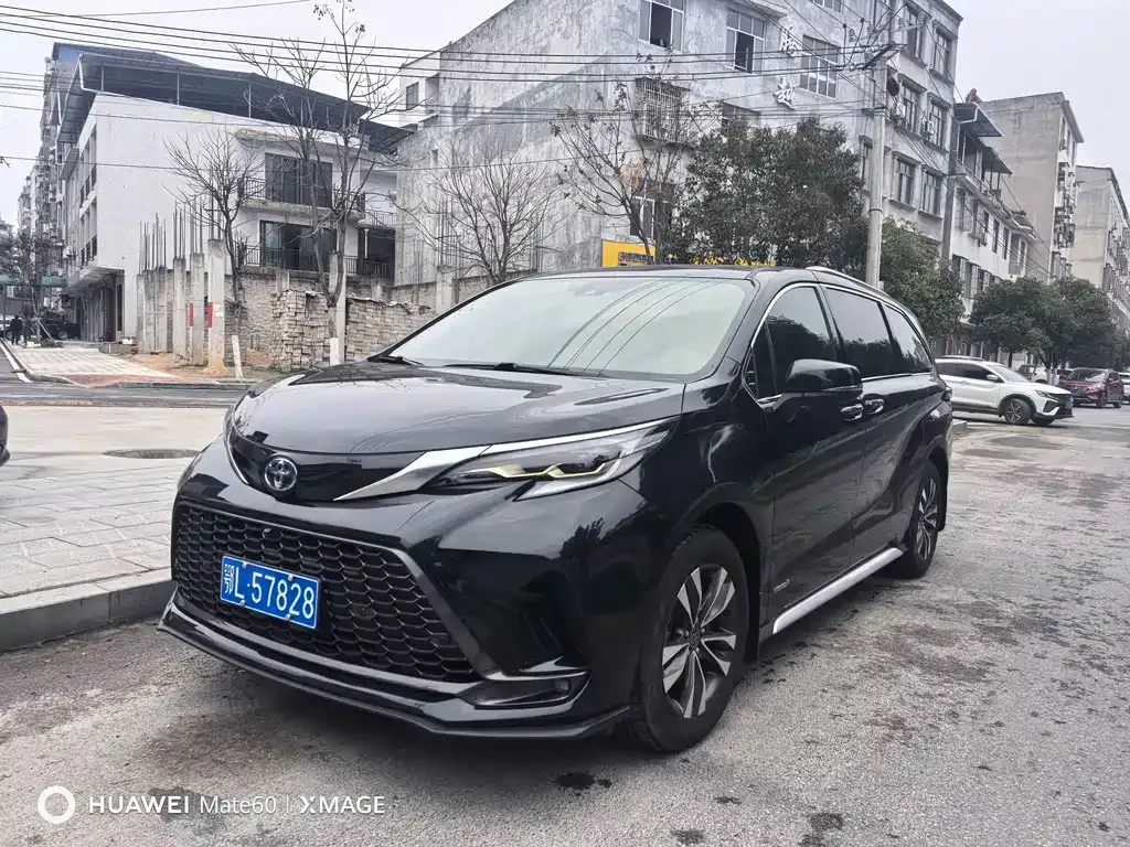 Toyota Granvia — фото 1