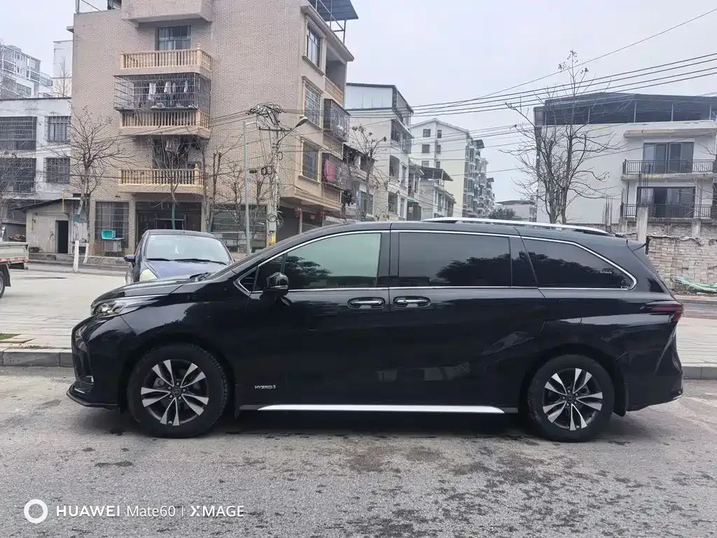 Toyota Granvia — фото 7