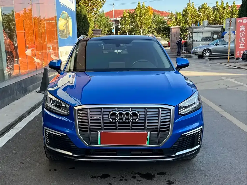 Audi Q2L e-tron — фото 10