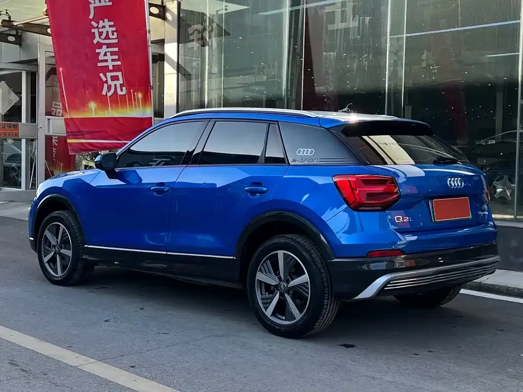 Audi Q2L e-tron — фото 8