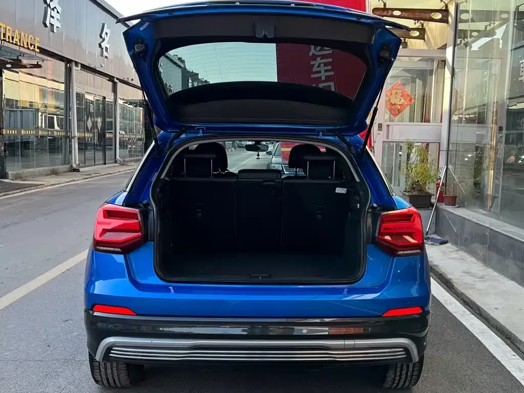 Audi Q2L e-tron — фото 4