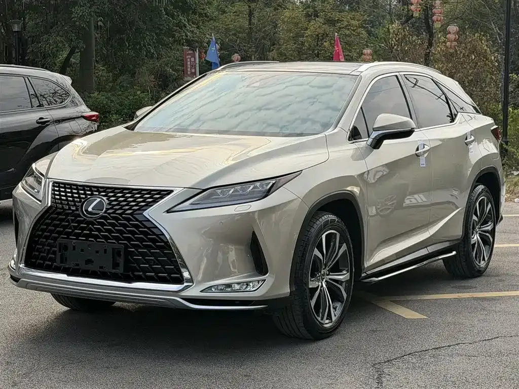 Lexus RX — фото 1