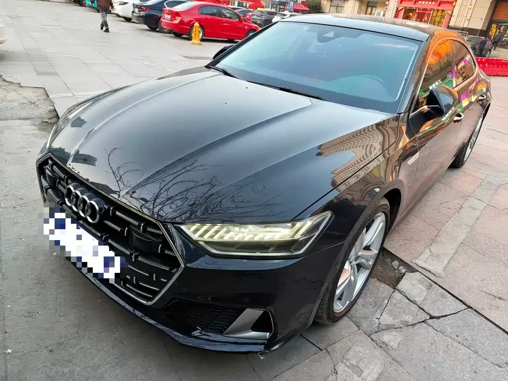 Audi A7L — фото 1