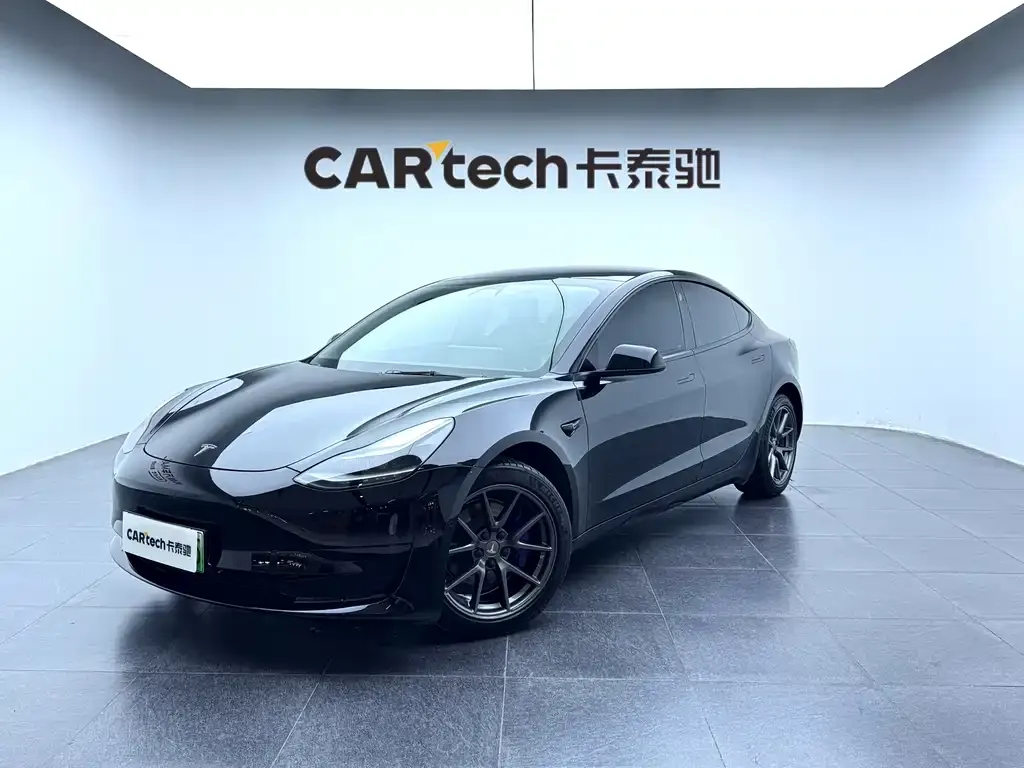 Tesla Model 3 — фото 1