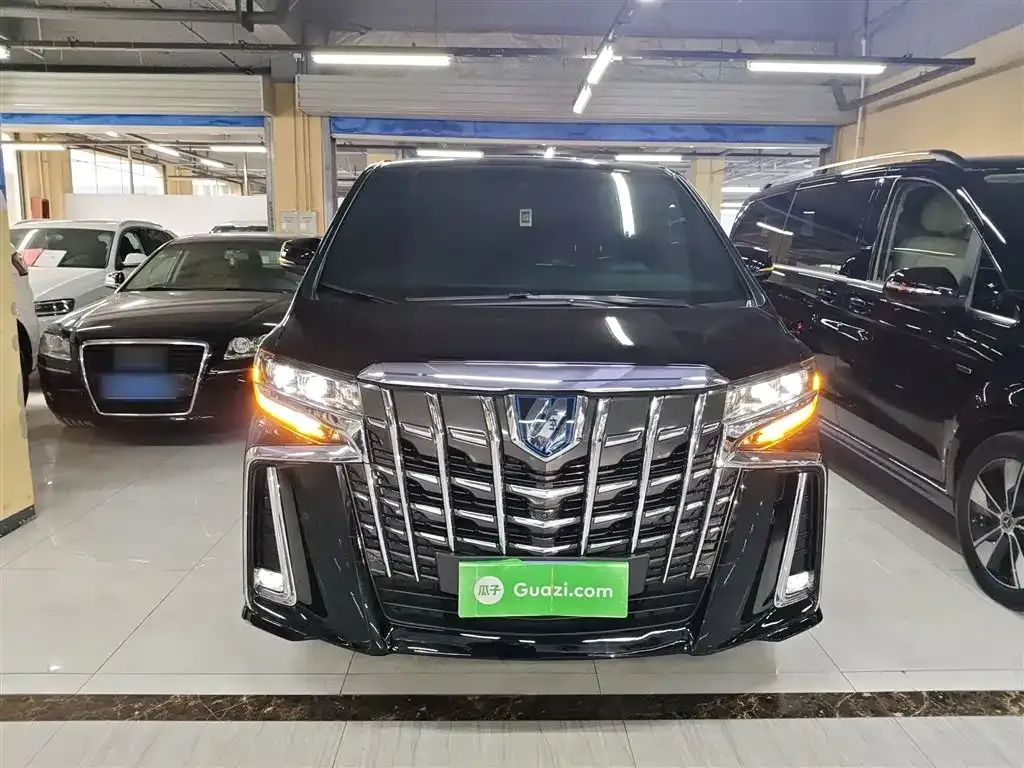 Toyota Alphard — фото 2