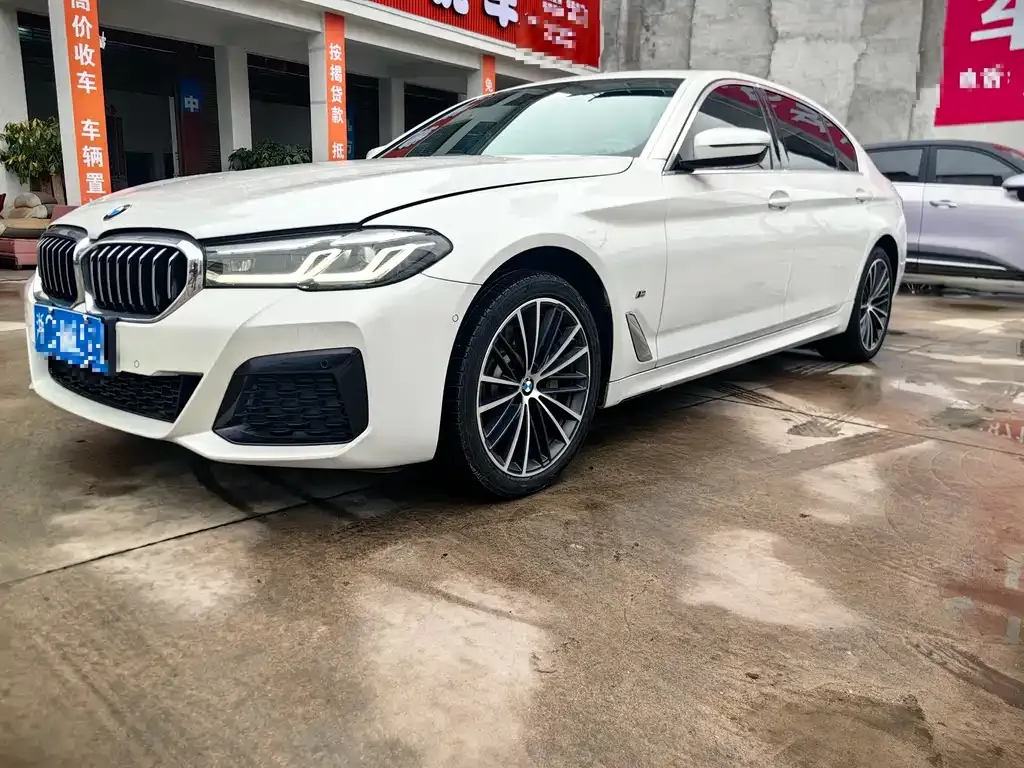 BMW 5 Series — фото 1