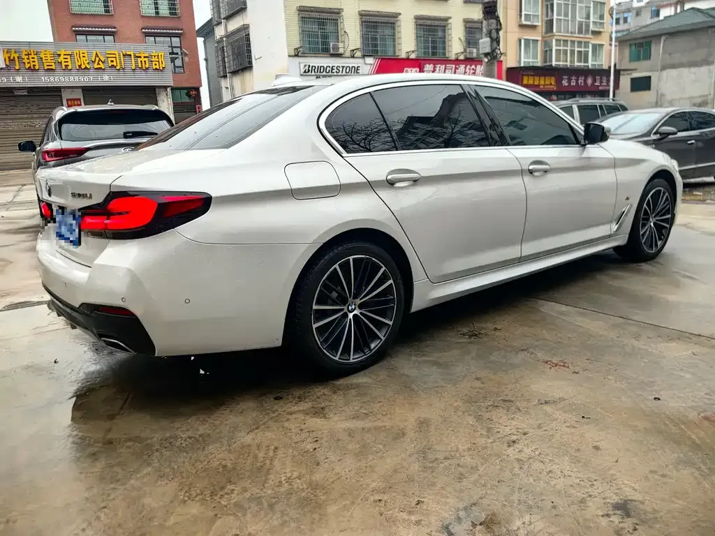 BMW 5 Series — фото 4