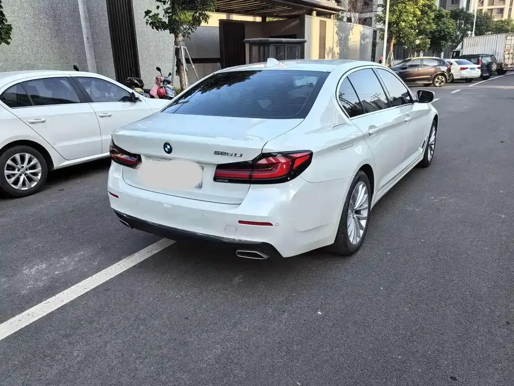 BMW 5 Series — фото 4