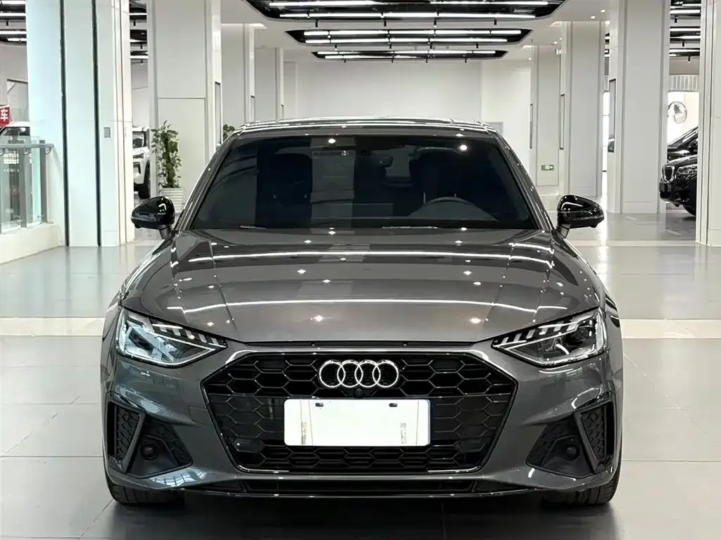 Audi A4L — фото 1