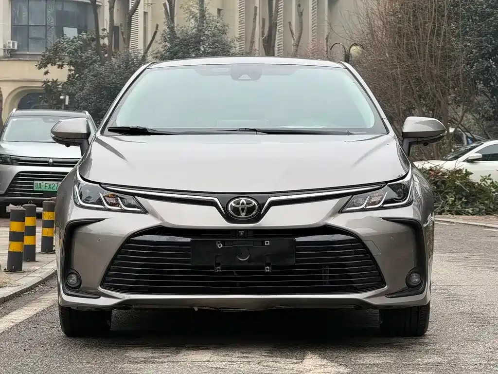 Toyota Corolla — фото 1