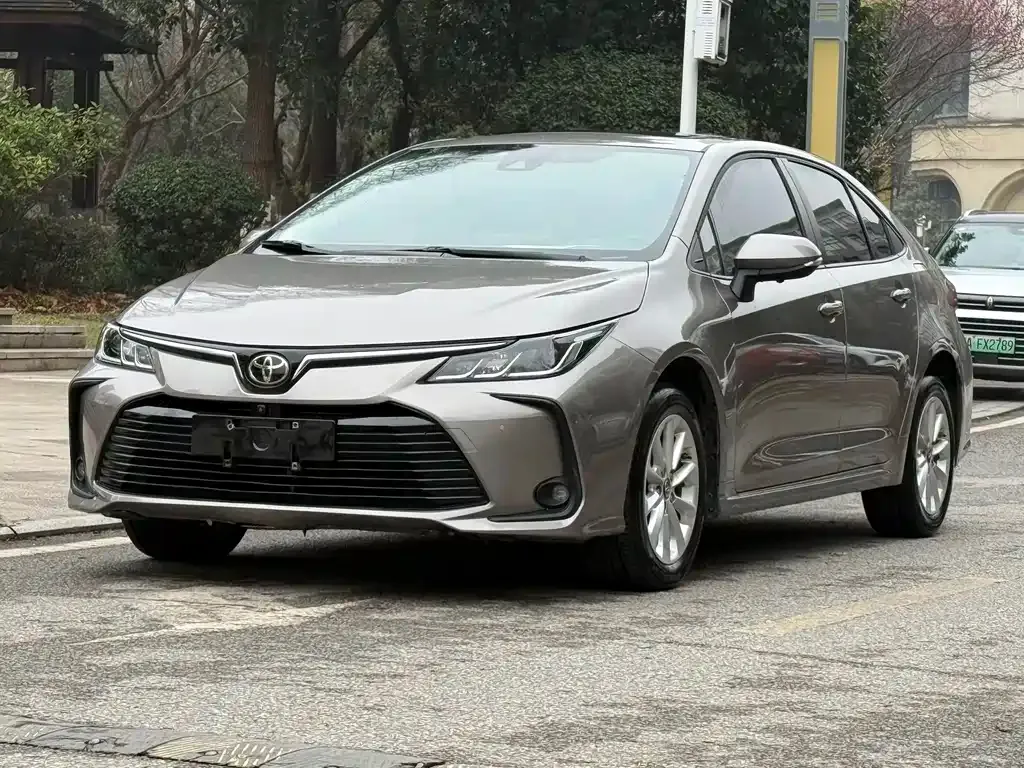 Toyota Corolla — фото 6