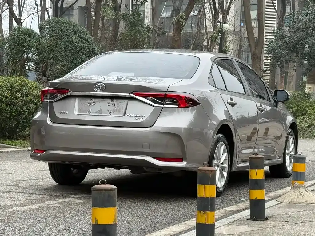 Toyota Corolla — фото 7