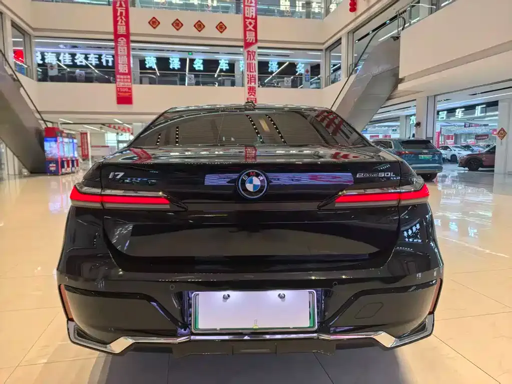 BMW i7 — фото 8