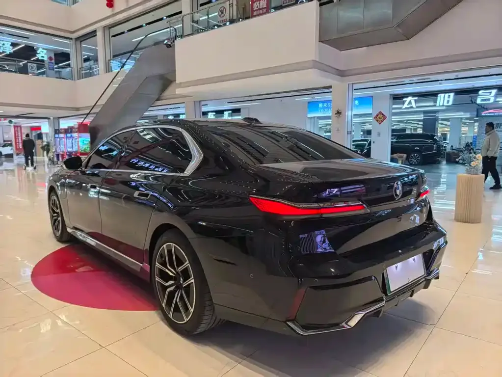 BMW i7 — фото 6