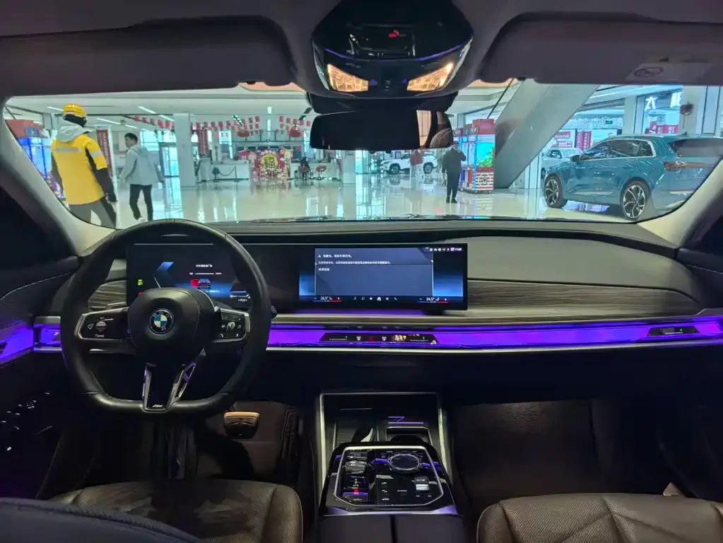 BMW i7 — фото 2