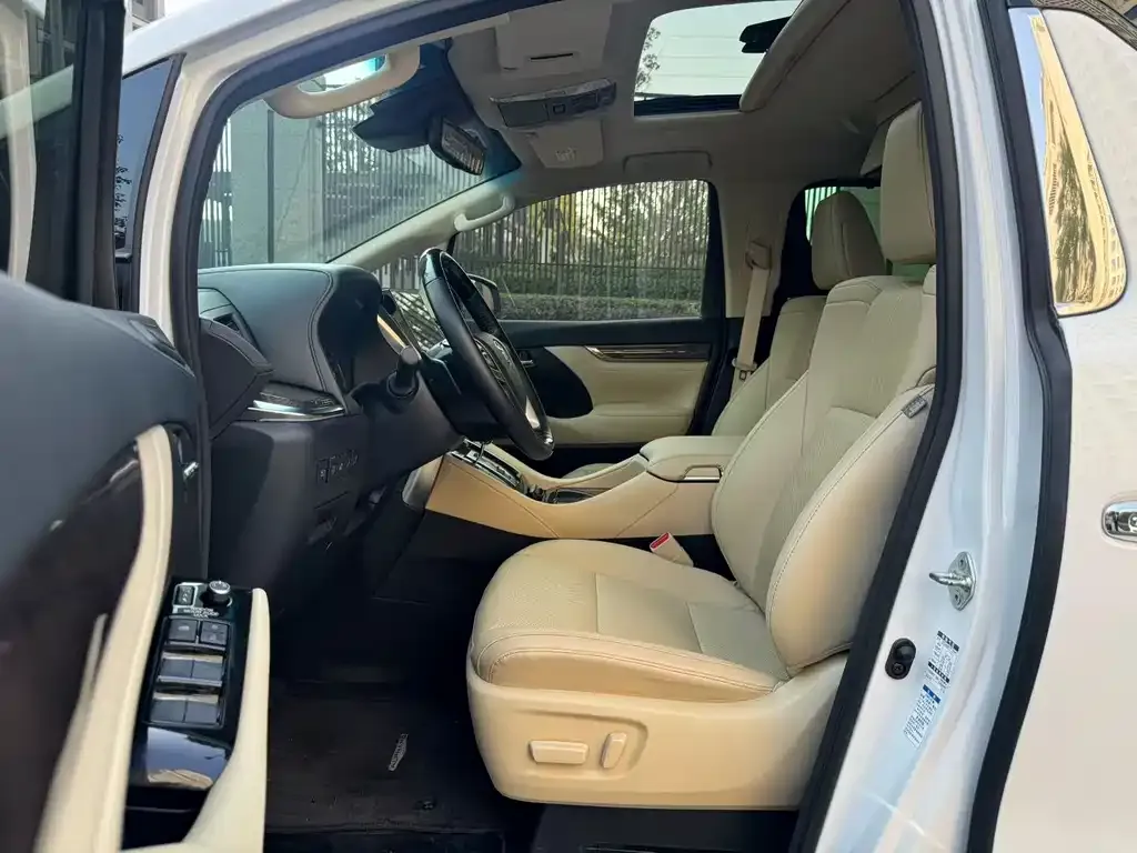 Toyota Alphard — фото 8