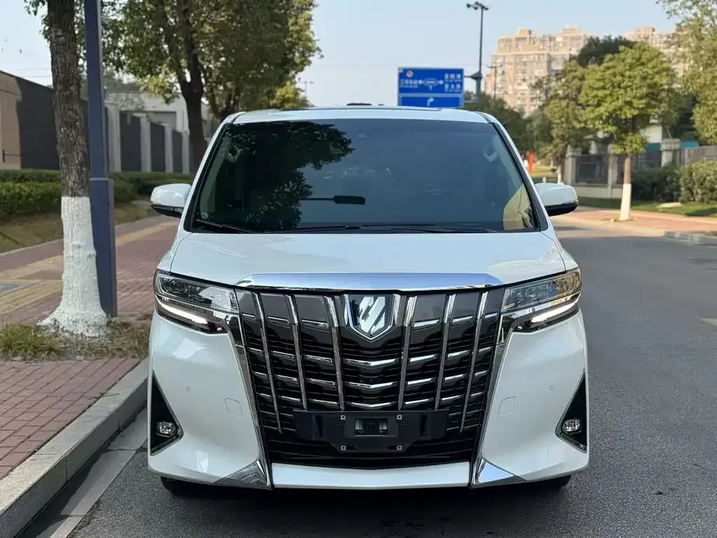 Toyota Alphard — фото 7