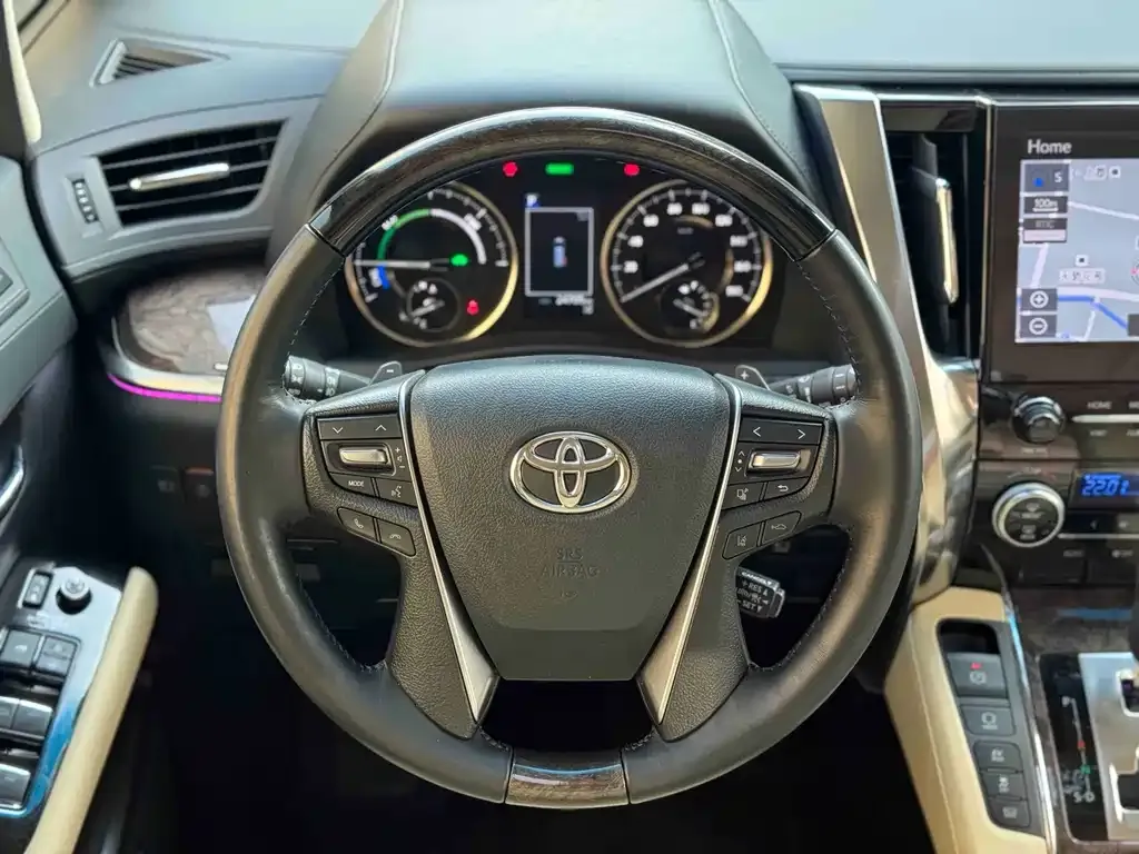 Toyota Alphard — фото 9