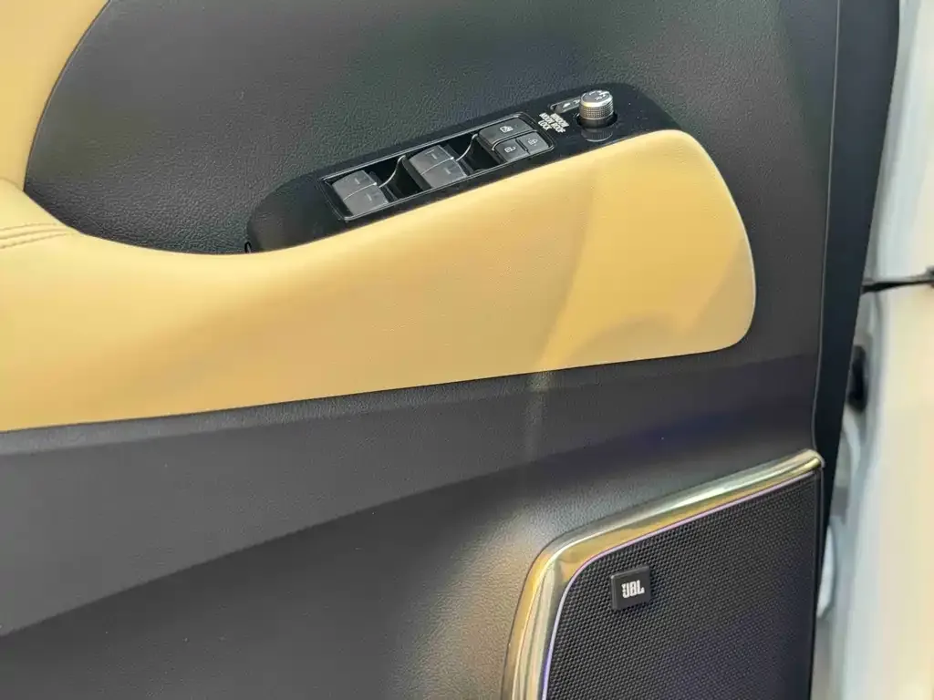 Toyota Alphard — фото 4